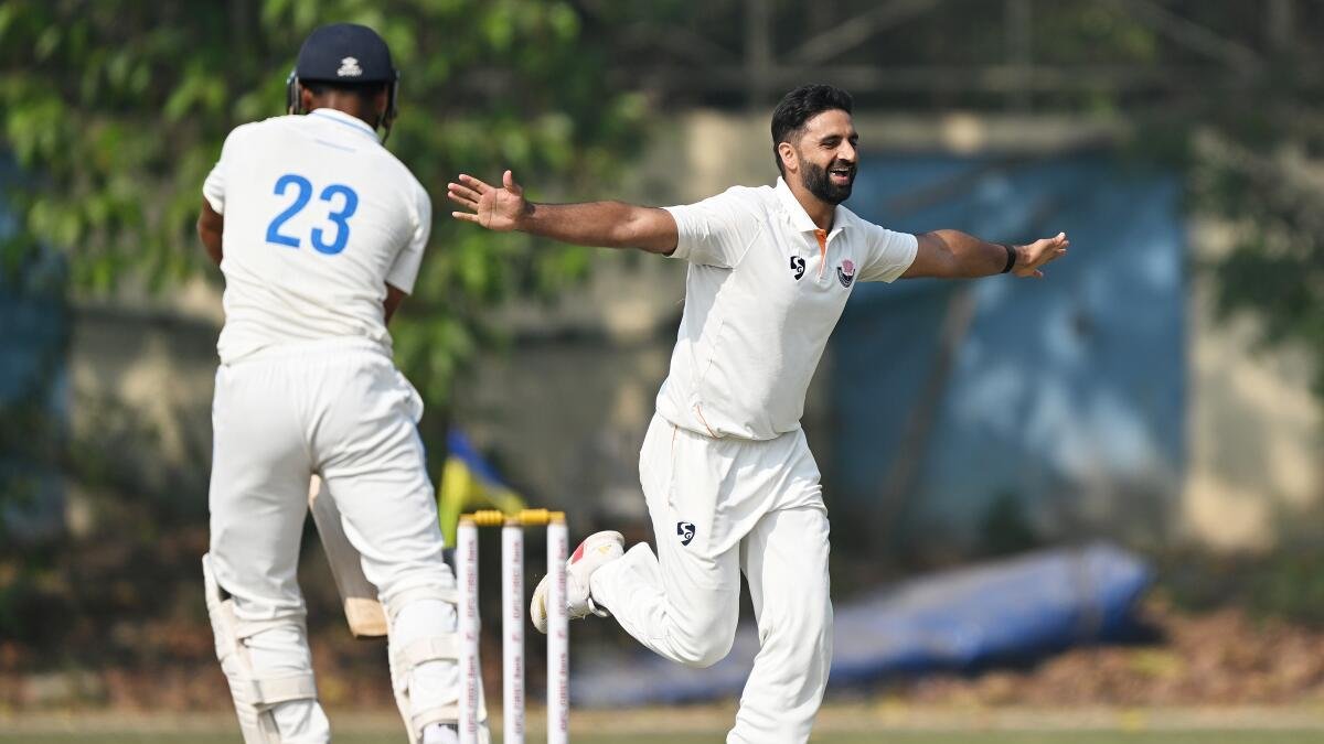 रणजी ट्रॉफी 2025-26: लेथल नबी, खालच्या फळीतील प्रतिकार जम्मू आणि काश्मीरला बंगालविरुद्ध विजयाच्या जवळ येण्यास मदत करतो