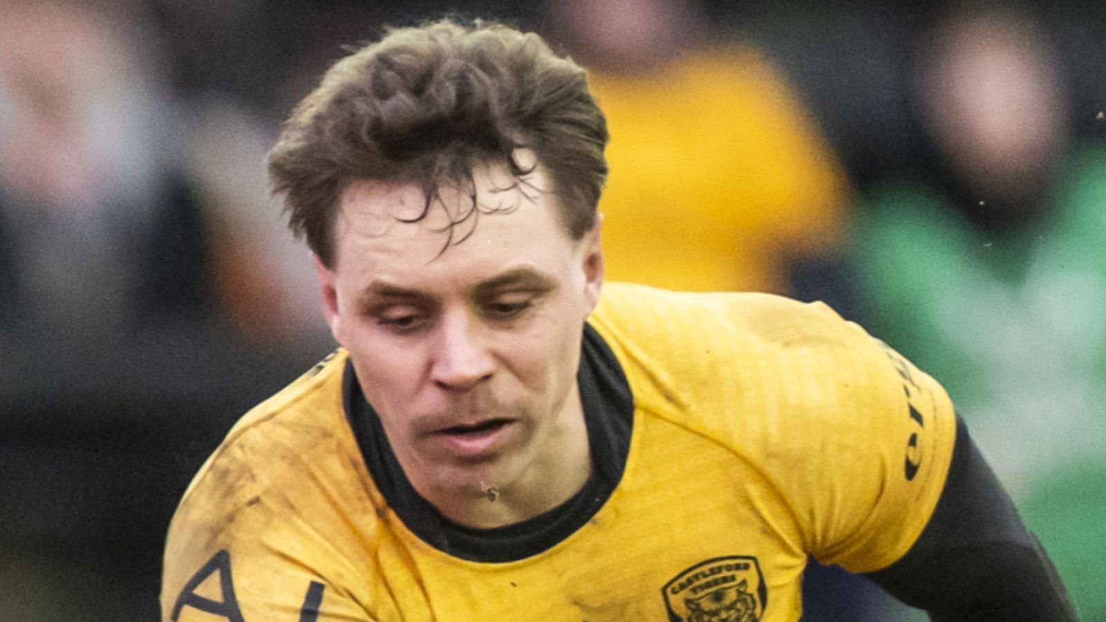 कॅसलफोर्ड ‘हार्टब्रोकन’ स्टार साइनिंग सीझन-एंड ACL दुखापत ग्रस्त