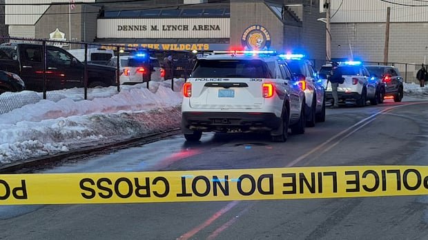 ऱ्होड आयलंड हॉकी एरिना शूटिंगचा बळी संशयिताची माजी पत्नी आणि मुलगा होता