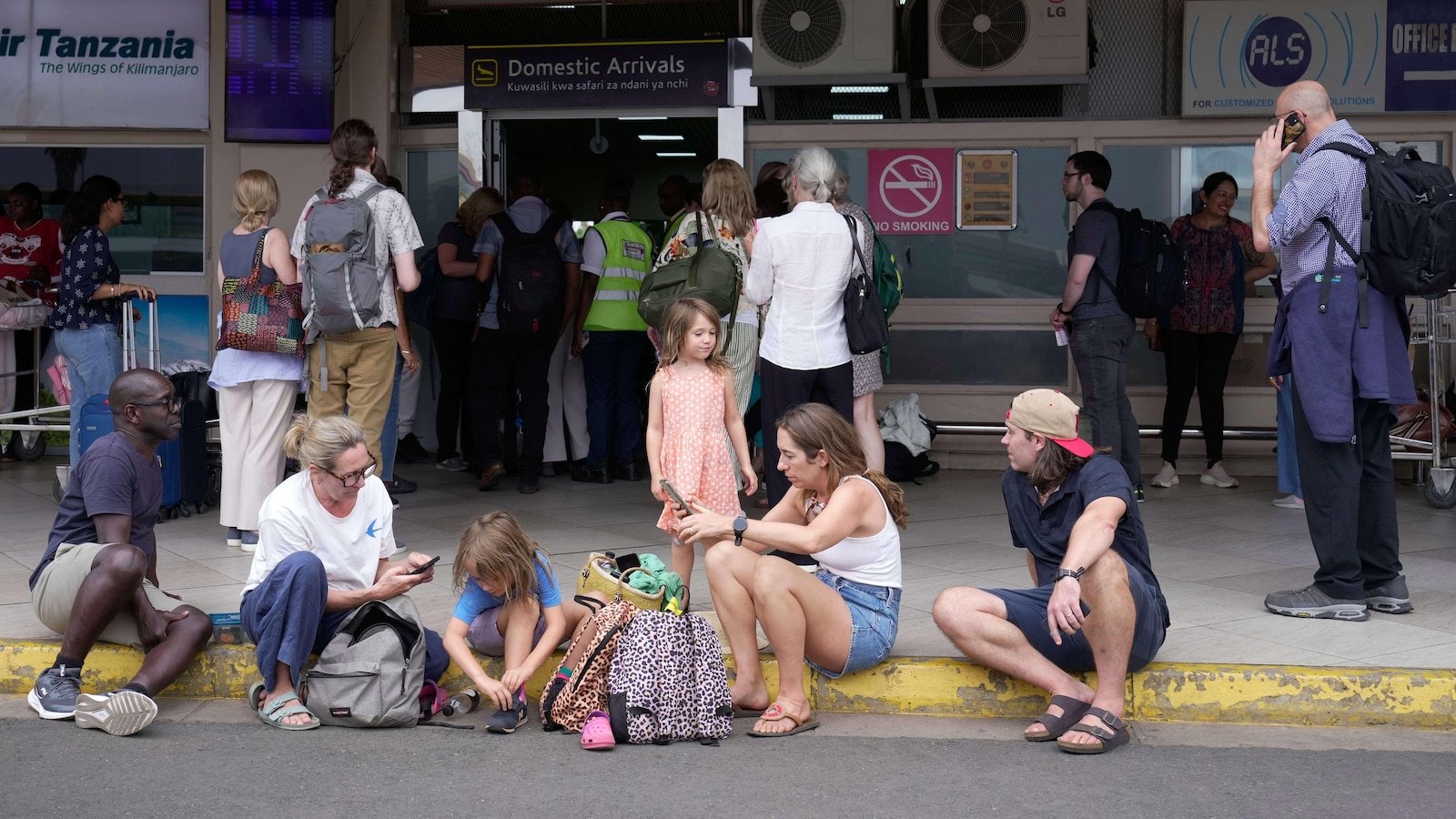 केनियाचे मुख्य विमानतळ 2 दिवसांच्या संपानंतर पुन्हा सुरू झाले