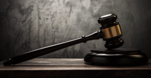 घोषणा: किमरॉन फ्रँकोइसला हजर राहण्यासाठी समन्स