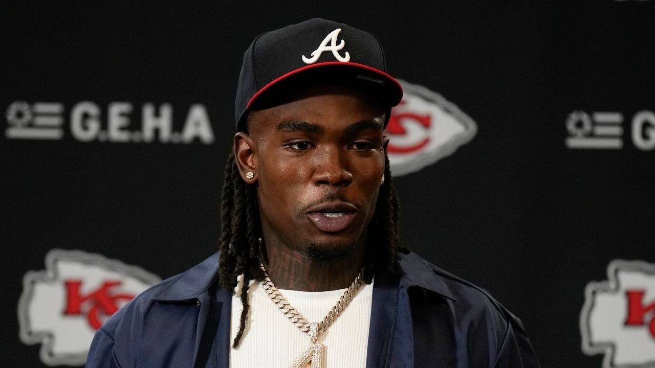 चीफ बॉस राशी राइस यांनी आपल्या माजी मैत्रिणीवर शारीरिक अत्याचार केल्याचा आरोप या खटल्यात करण्यात आला आहे.