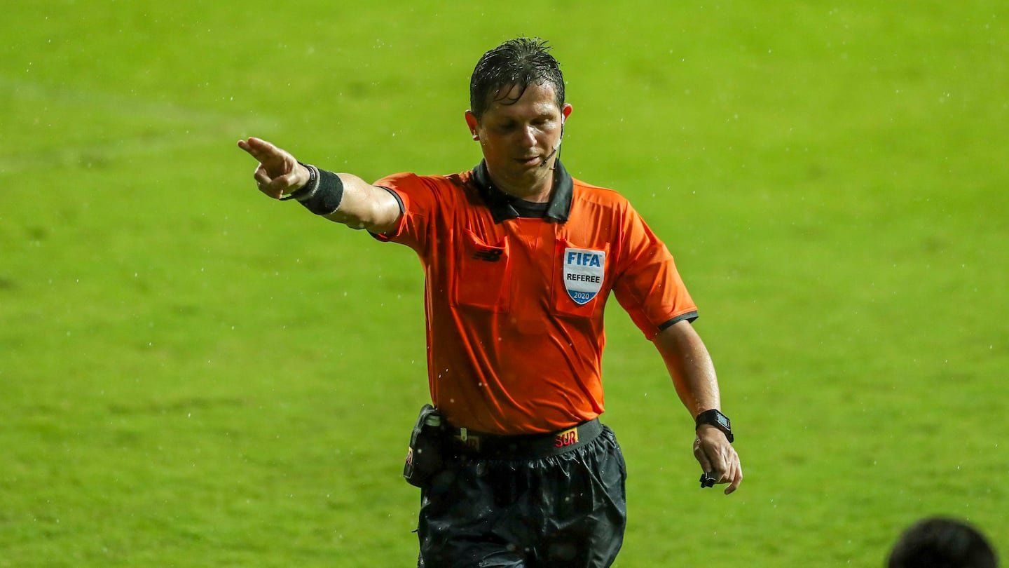 सप्रिसा आणि लीगमधील वादावर व्हीएआर ऑडिओ रिलीझ केल्यानंतर हेन्री बेजारानो स्फोट