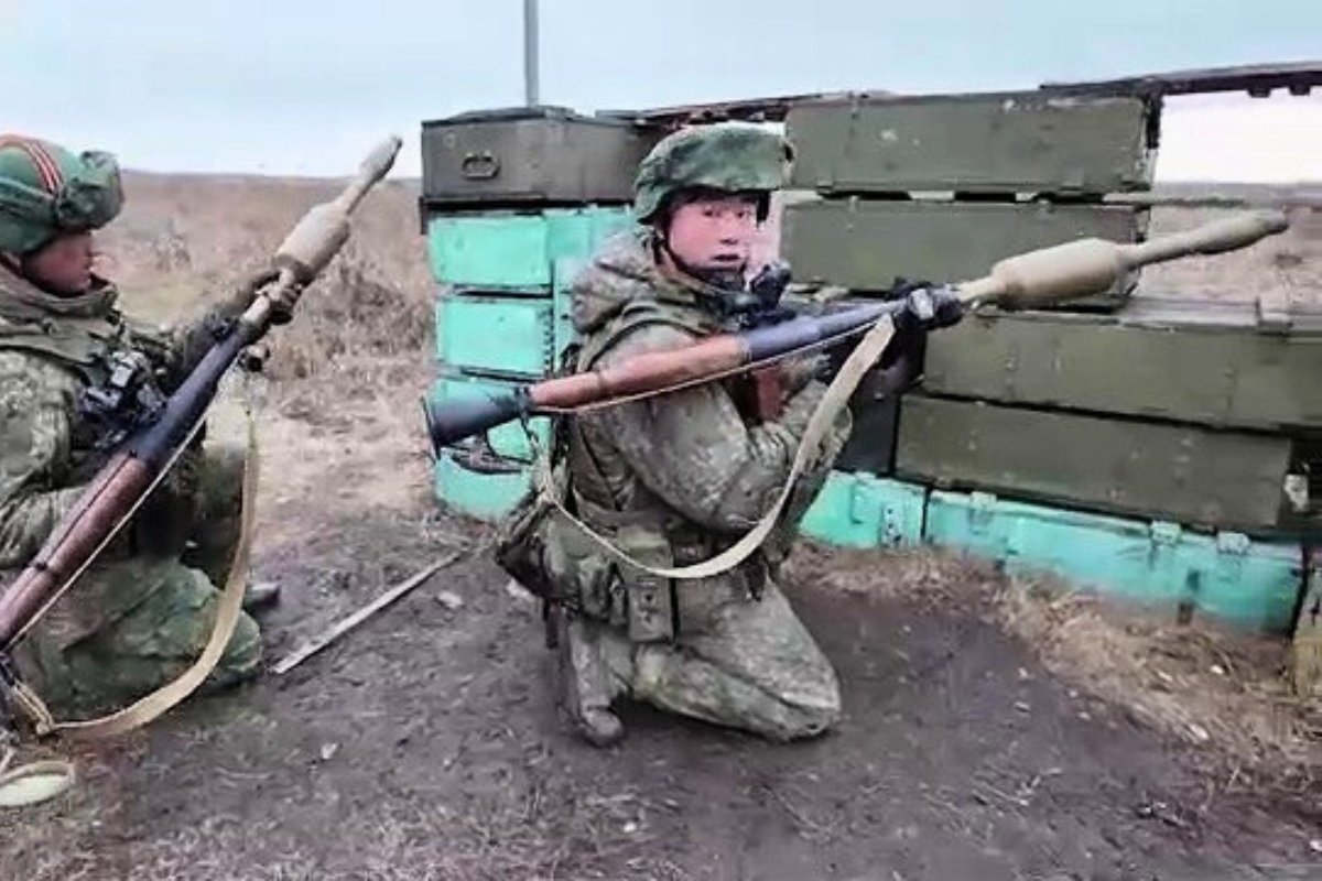 ‘अत्यंत धोकादायक’: झेलेन्स्कीने रशियामधील उत्तर कोरियाच्या क्रियाकलापांबद्दल चेतावणी दिली