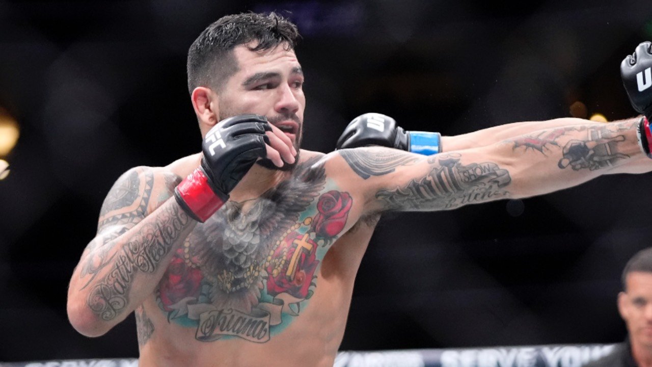 यूएफसी केज लॉक: हर्नांडेझ पुढे जाऊन स्ट्रिकलँडवर आपली इच्छा लादू शकेल का?