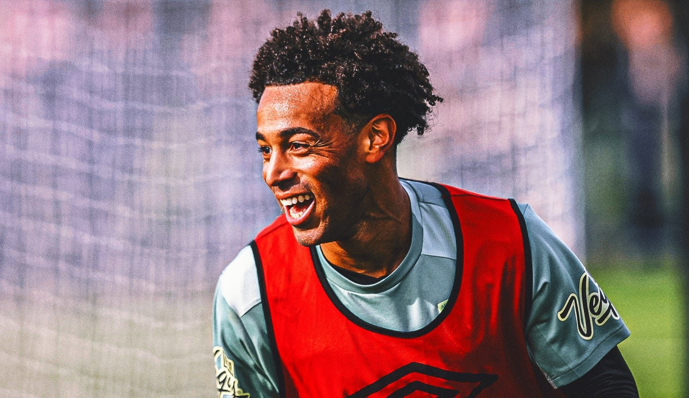 यूएसए स्टार टायलर ॲडम्स दोन महिन्यांच्या दुखापतीनंतर बोर्नमाउथला परतला आहे.