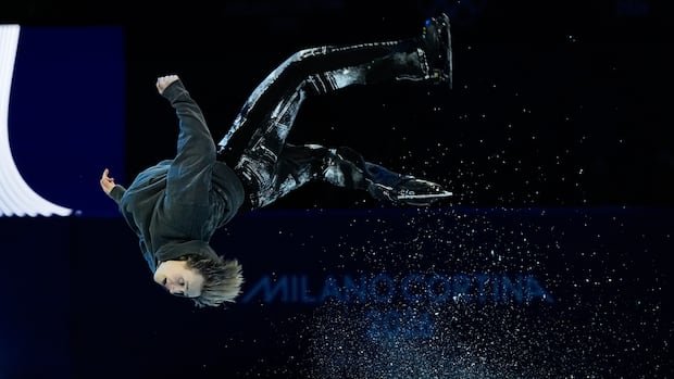 यूएस फिगर स्केटर इल्या मालिनिन गाला कामगिरीमध्ये सोशल मीडिया धोके हायलाइट करते