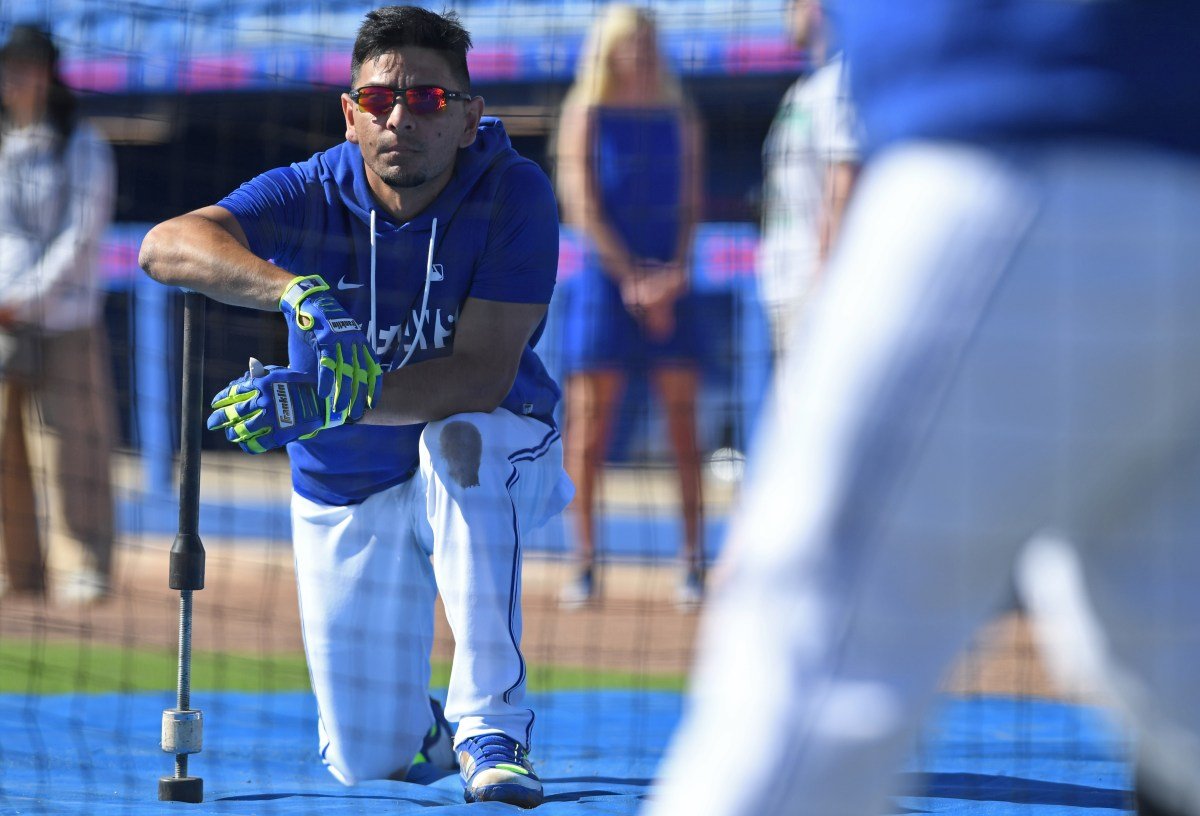 ब्लू जेसने गोल्ड ग्लोव्ह विजेत्या ‘हग’ बो बिचेटेची जागा घेतली