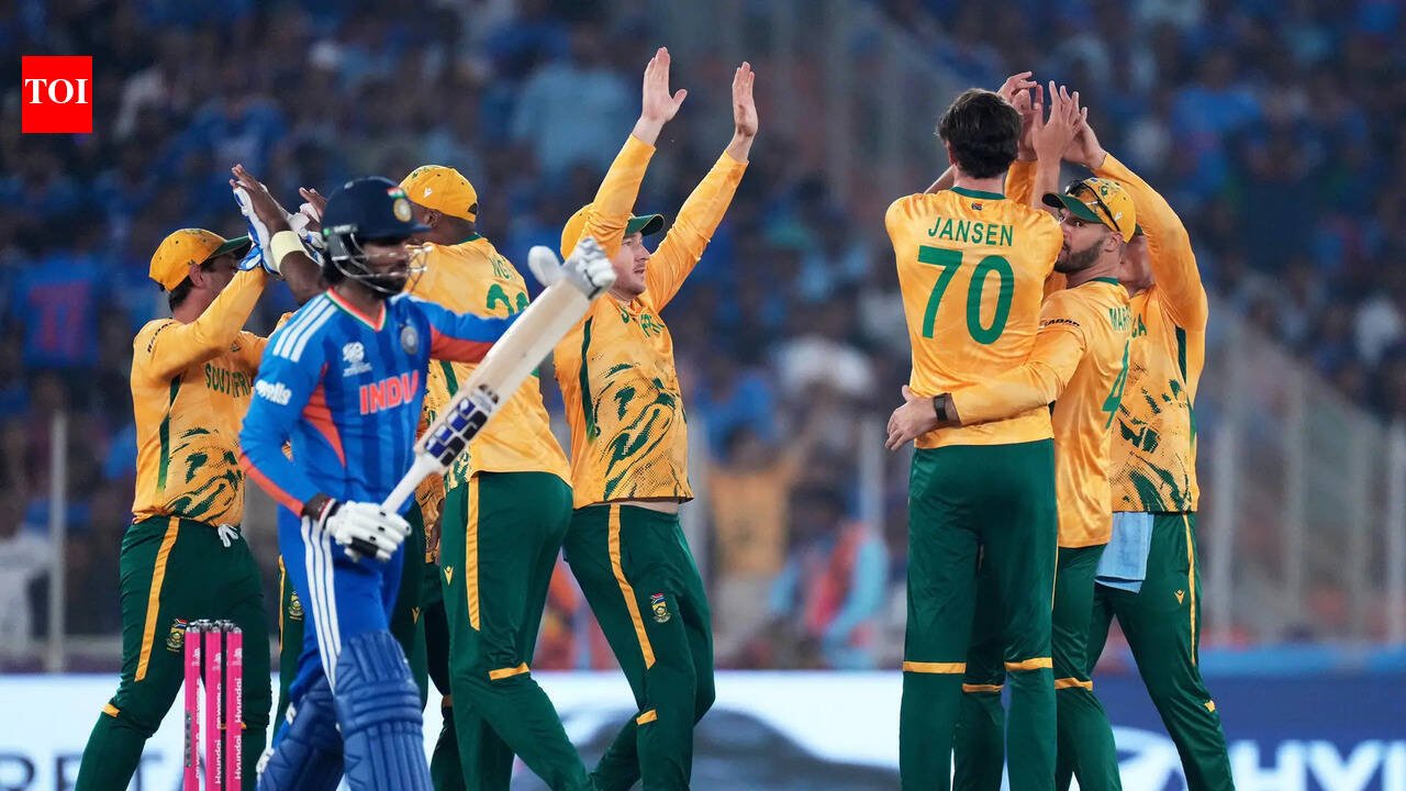 सुपर 8 कोसळल्यानंतर सुनील गावस्कर भारतात रडले: ‘सिंपली थ्रो द बॅट’ | क्रिकेट बातम्या