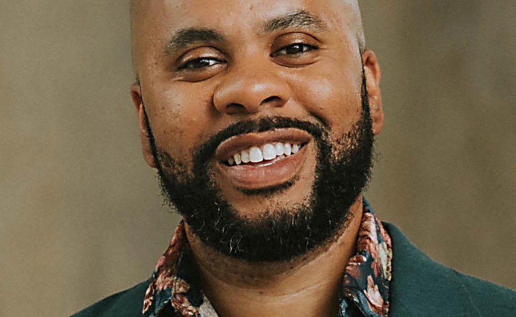 खेळाच्या रात्रीसाठी त्यांची निवड खूप वाईट आहे