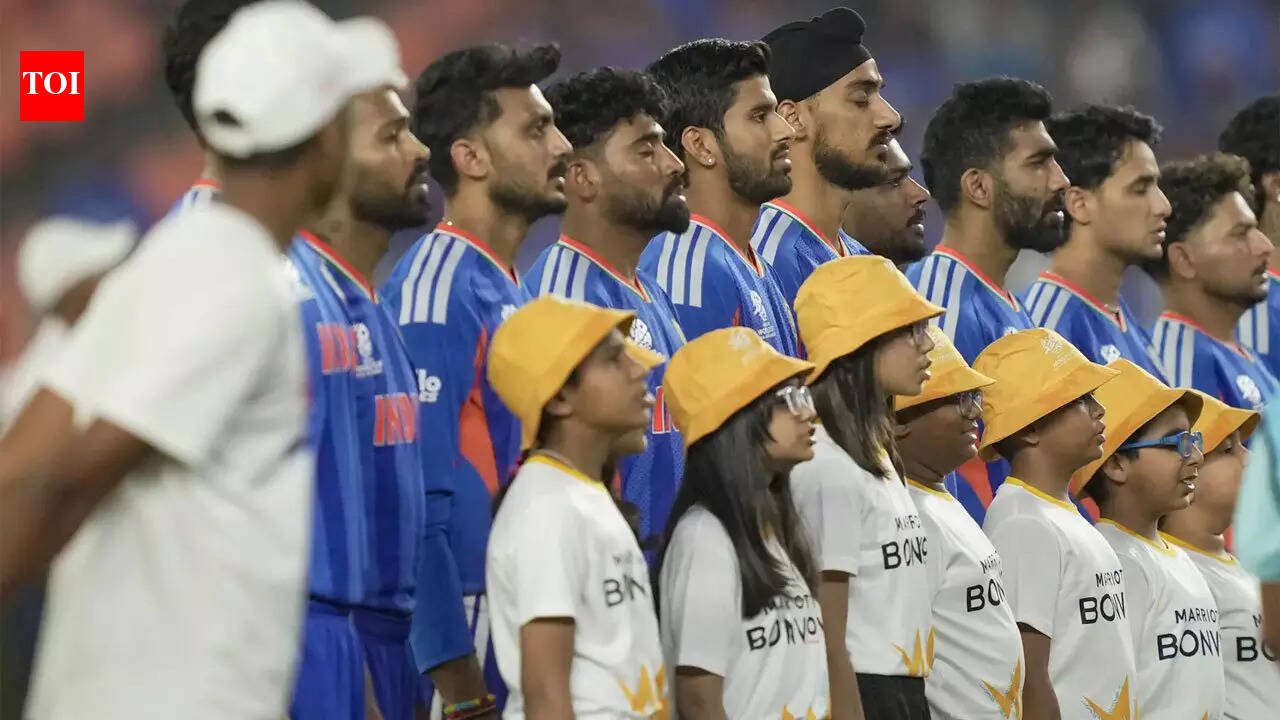 दक्षिण आफ्रिकेचा अपमान केल्यानंतर, टीम इंडिया झिम्बाब्वे विरुद्ध सुपर 8s सामना जिंकण्यासाठी चेन्नईत दाखल – पहा | क्रिकेट बातम्या