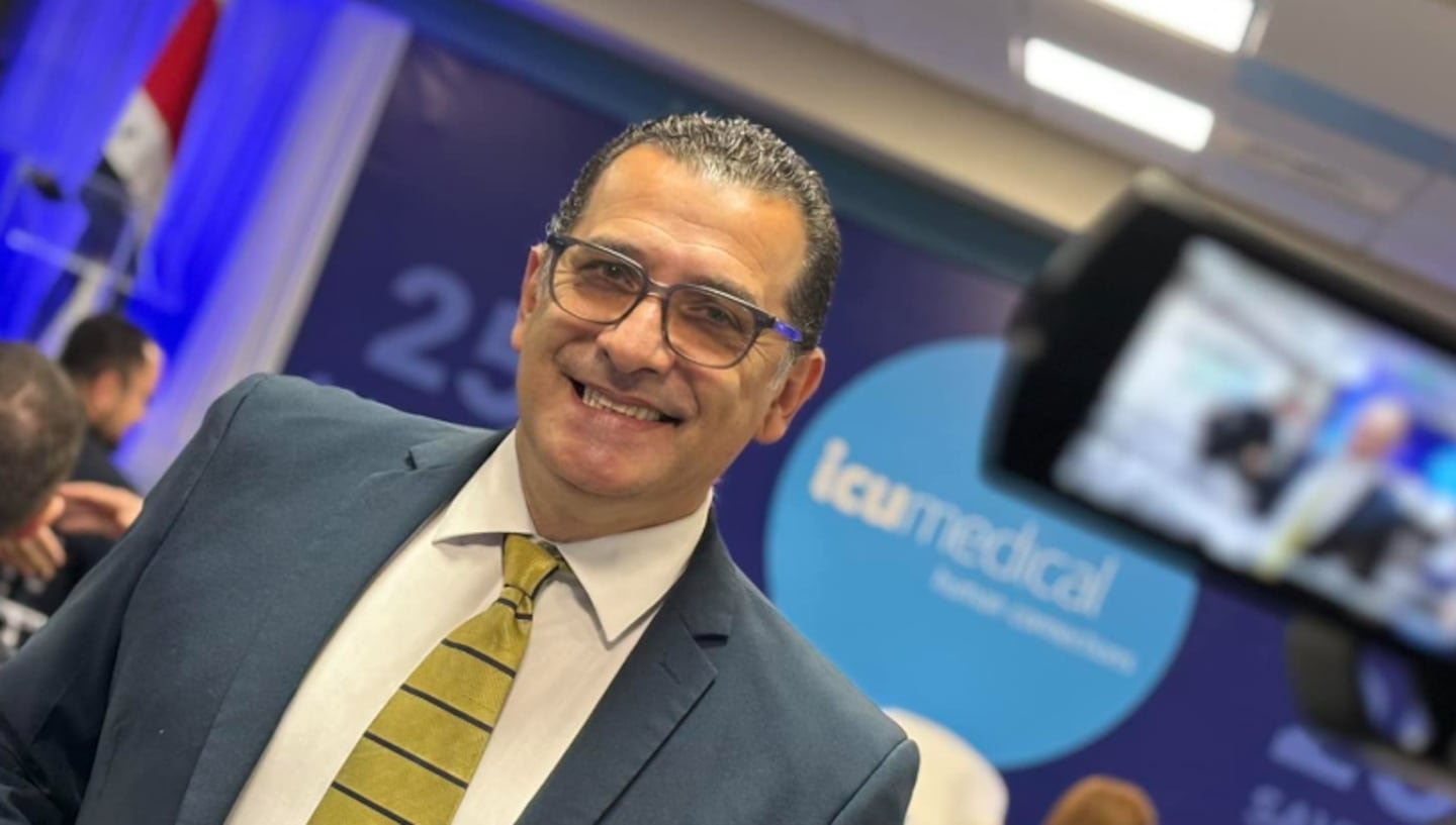 एडगार्डो कॅमाचो पुन्हा प्रकट झाला आणि एनरिक रॉड्रिग्जवर सर्वकाही फेकून दिले.