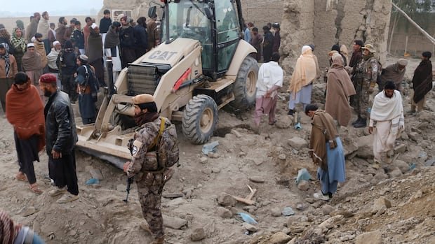 पाकिस्तानचे संरक्षण मंत्री म्हणतात, आता अफगाणिस्तानसोबत ‘खुले युद्ध’ सुरू आहे