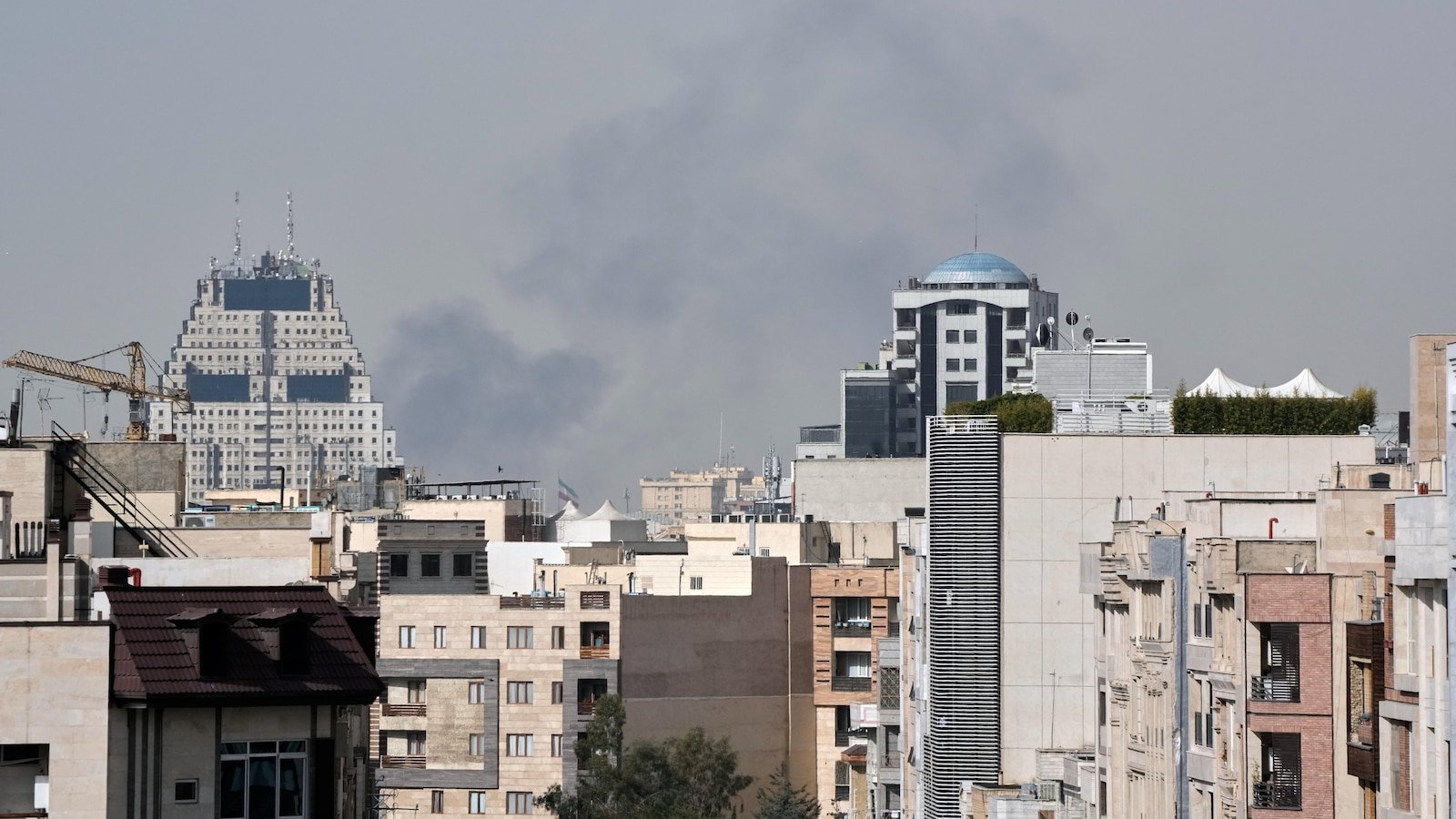 इराणवरील अमेरिका-इस्रायल हल्ल्याबद्दल काय जाणून घ्यायचे आहे