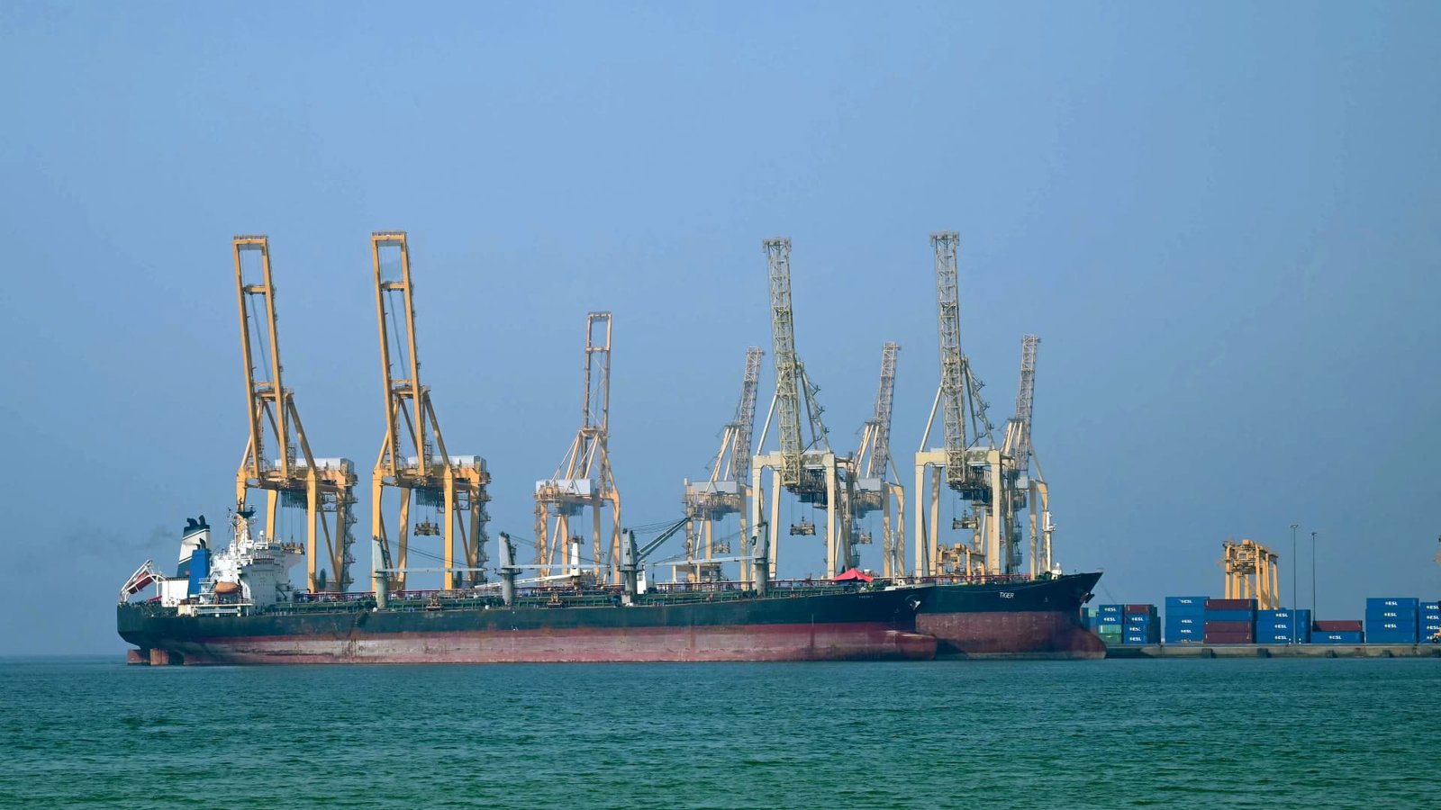 होर्मुझची सामुद्रधुनी बंद झाल्यास तेलाच्या संभाव्य परिस्थितीचा तज्ज्ञांनी विचार केला आहे