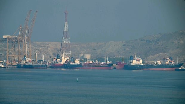 इराण संघर्षावर तेलाने 10% झेप घेतली आणि प्रति बॅरल $100 पर्यंत पोहोचू शकते, विश्लेषक म्हणतात