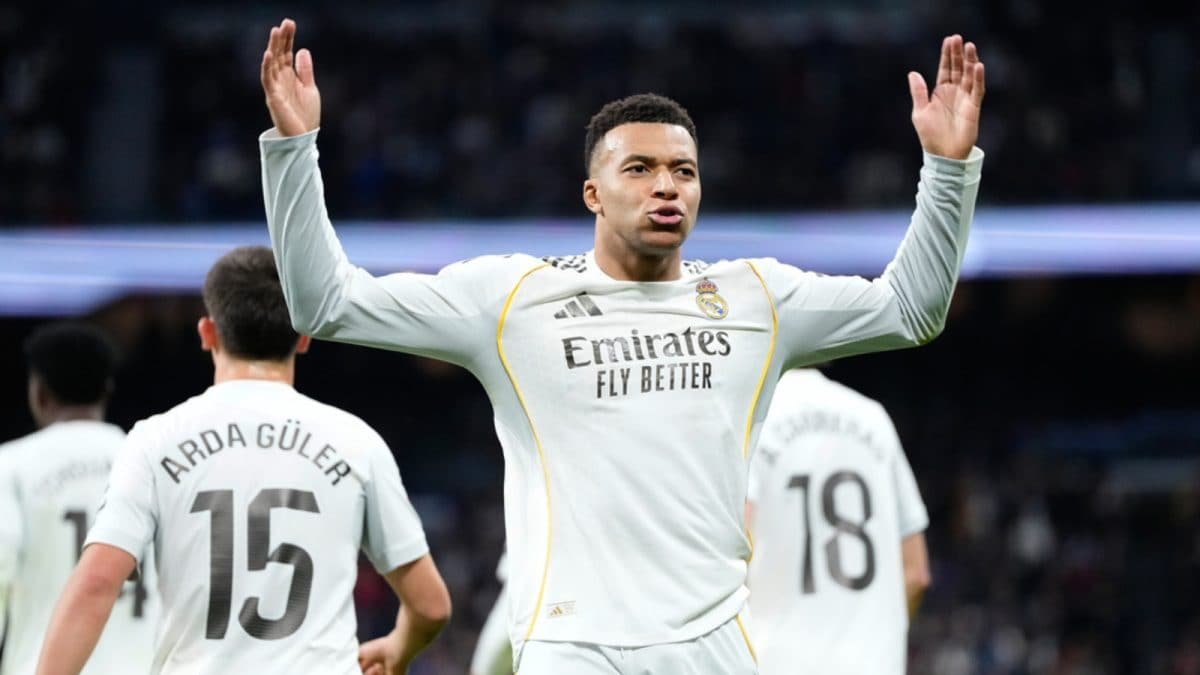 रियल माद्रिदचा स्टार खेळाडू किलियन एमबाप्पे गुडघ्याच्या दुखापतीवर उपचार घेण्यासाठी पॅरिसमध्ये आहे.