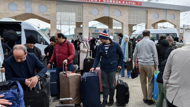 इराणमध्ये इंटरनेट ब्लॅकआउट संपले आहे. देश सोडून गेलेले वास्तवाची झलक देत आहेत