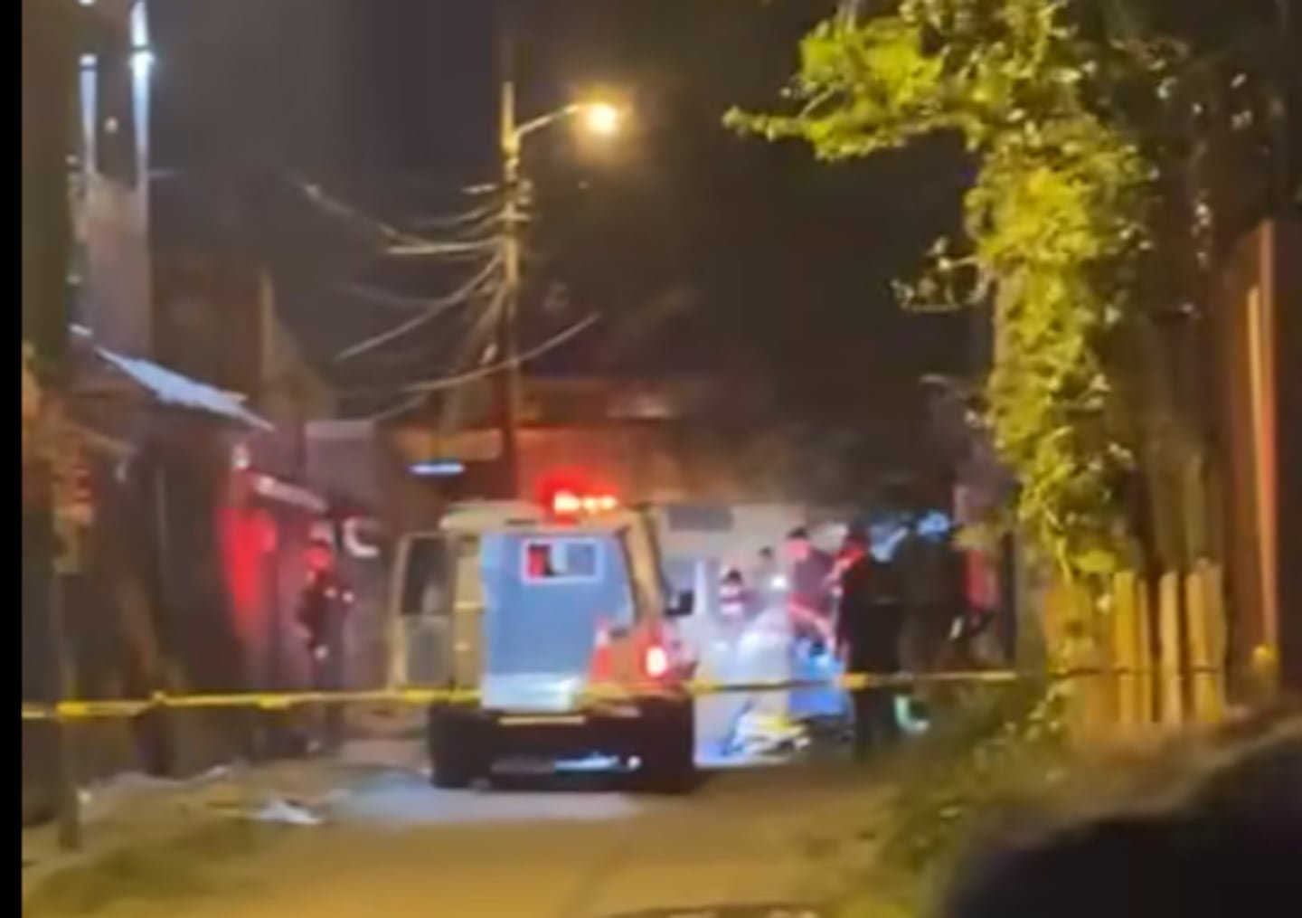 ला गुआसिमा येथे झालेल्या हिंसक गोळीबारात तीन जण गंभीर जखमी झाले