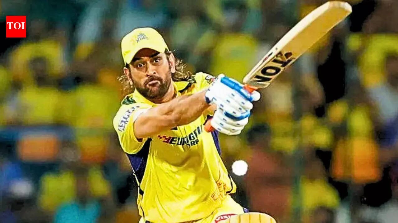 वाहतूक नियमांचे उल्लंघन करताना पकडल्यानंतर एमएस धोनीला 1000 रुपयांचा दंड क्रिकेट बातम्या