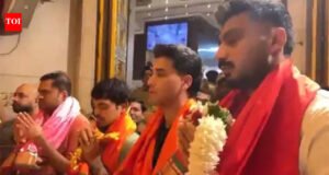 IND vs ENG: टीम इंडियाने उपांत्य फेरीपूर्वी सिद्धिविनायकात आशीर्वाद मागितले – पहा | क्रिकेट बातम्या