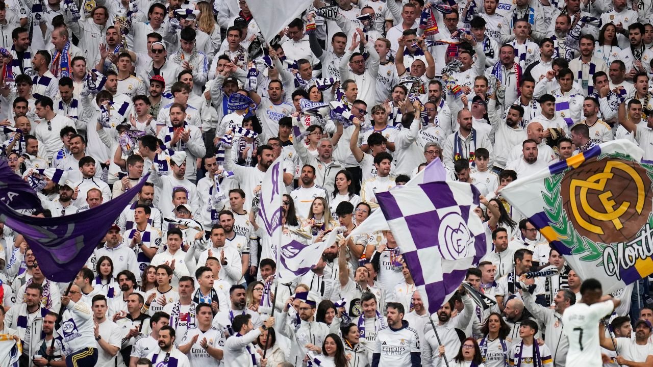 बेनफिकाविरुद्धच्या चॅम्पियन्स लीग सामन्यात अयोग्य हावभाव केल्यानंतर रिअल माद्रिदला दंड ठोठावण्यात आला