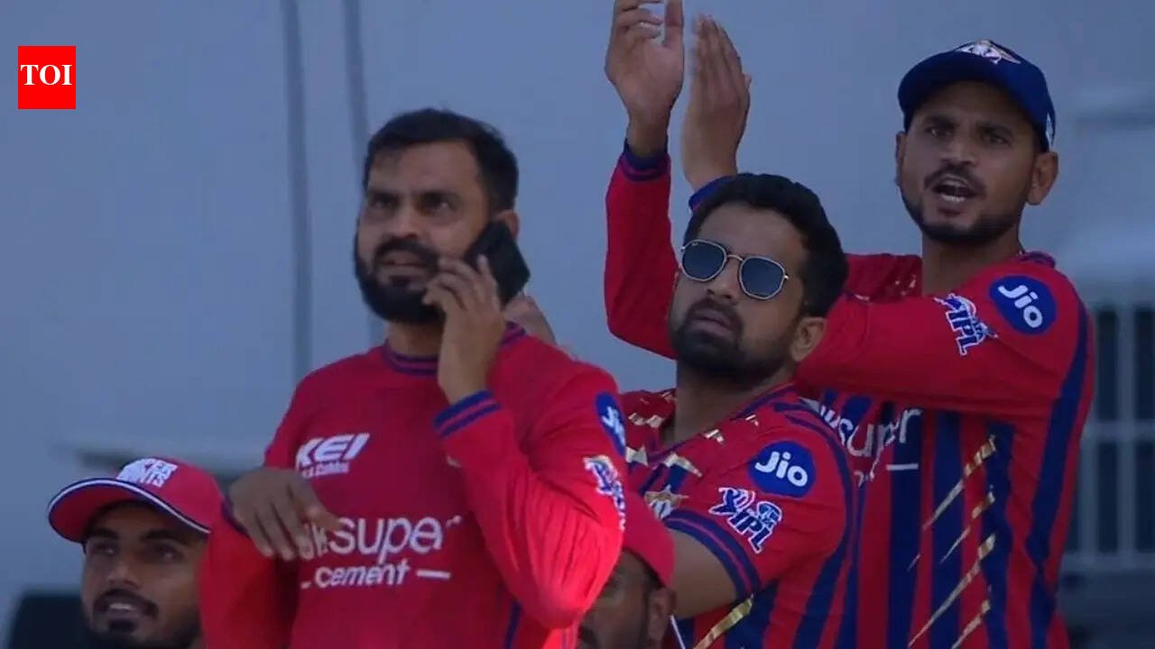 वस्तुस्थिती तपासा: CSK विरुद्धच्या IPL सामन्यादरम्यान LSG अधिकाऱ्याने डगआउटमध्ये मोबाईल फोन वापरला का? | क्रिकेट बातम्या