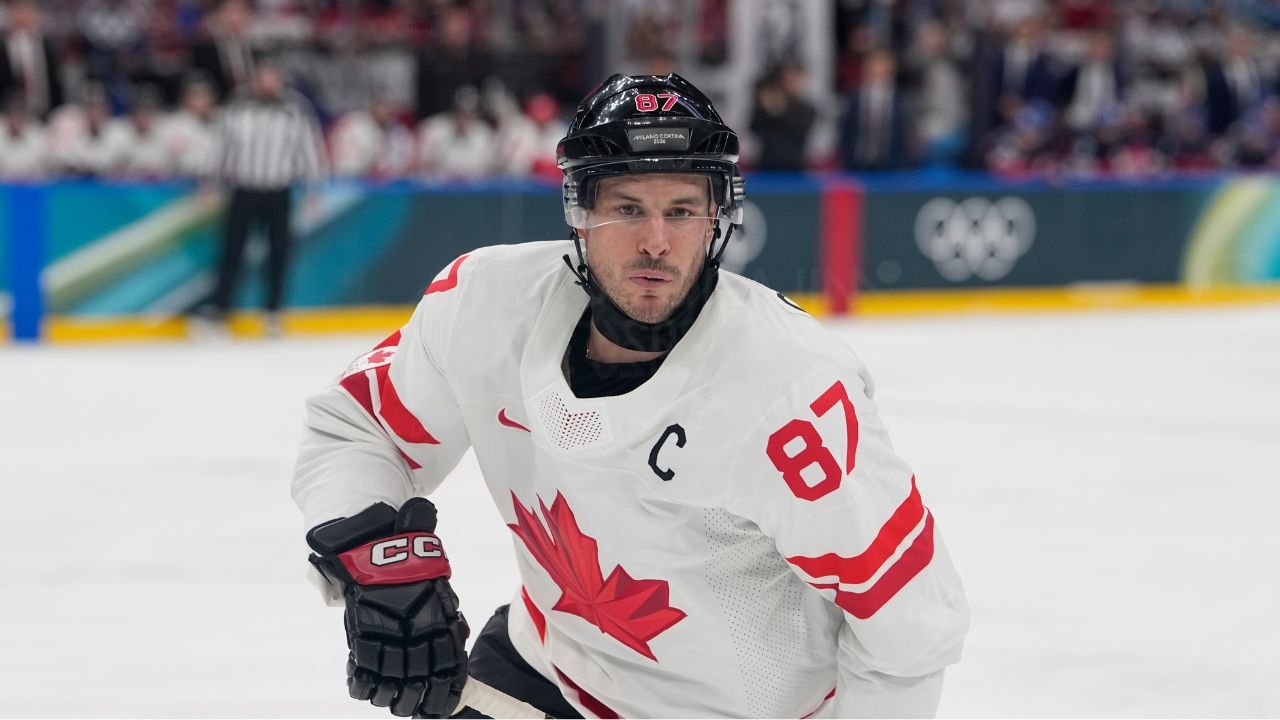 IIHF वर्ल्ड चॅम्पियनशिपसाठी टीम कॅनडाच्या रोस्टरमध्ये सिडनी क्रॉसबीचा समावेश करण्यात आला आहे
