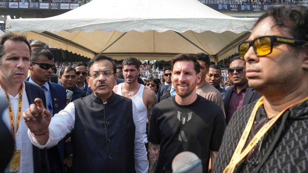 सथारू दत्ताने मेस्सी कार्यक्रमात गोंधळ घातल्याप्रकरणी पश्चिम बंगाल पोलिसांनी अरुप बिस्वास यांना अटक केली फुटबॉल बातम्या