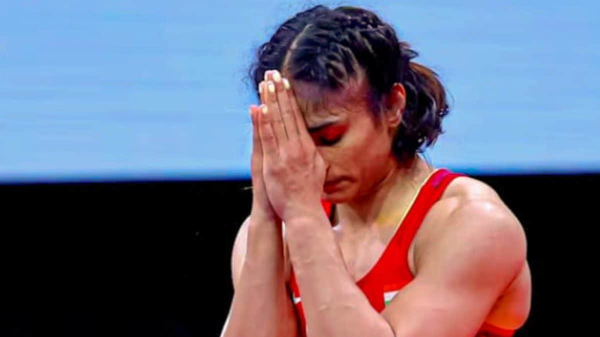 विनेश फोगट 26 जूनपर्यंत स्पर्धेसाठी अपात्र घोषित, WFI जारी कारणे दाखवा नोटीस | इतर क्रीडा बातम्या