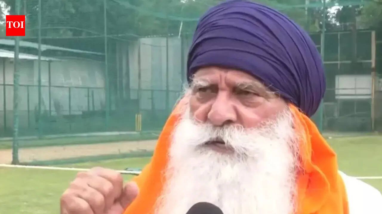 वेब सीरिजमध्ये महिलांबद्दल अपमानास्पद वक्तव्य केल्याप्रकरणी योगराज सिंह यांच्याविरोधात एफआयआर दाखल करण्यात आला आहे