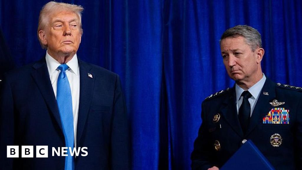 अमेरिकेच्या एका उच्चपदस्थ जनरलने इराणवर हल्ला करण्याचा इशारा दिल्याच्या वृत्तावर ट्रम्प यांनी जोरदार टीका केली