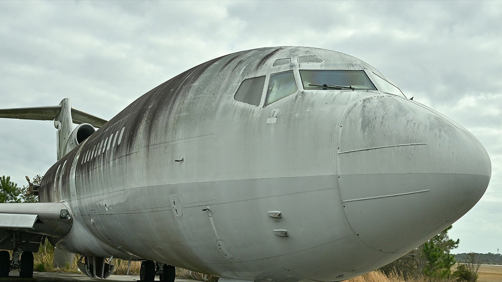 ‘लोलिता एक्स्प्रेस’ असे टोपणनाव असलेल्या जेफ्री एपस्टाईनच्या कुजलेल्या खाजगी जेटच्या आत एक नजर टाका