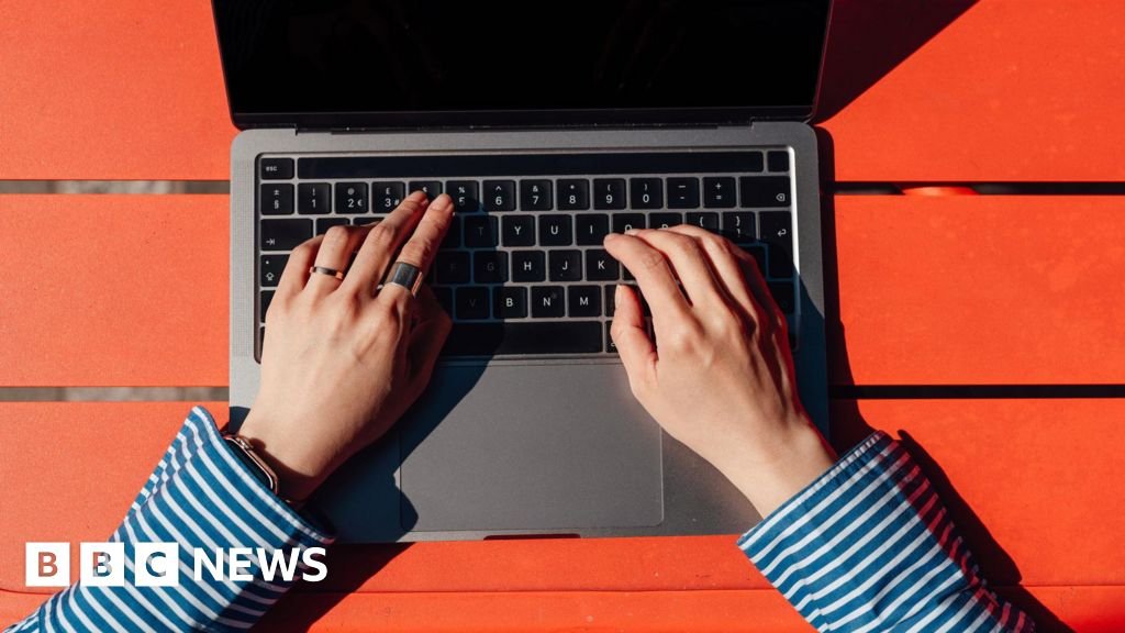 आमच्याकडे अधिक गोपनीयता नियंत्रणे आहेत परंतु पूर्वीपेक्षा कमी गोपनीयता