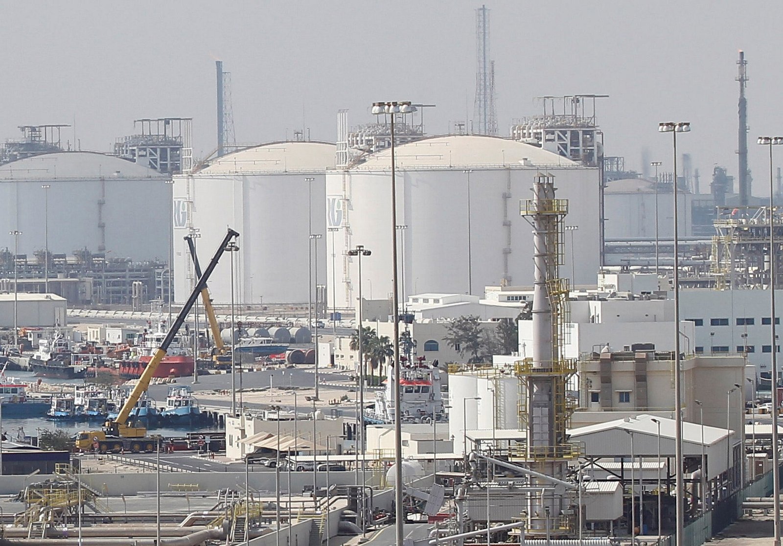 इराणने तेल आणि वायूवर केलेल्या हल्ल्यानंतर कतारने नैसर्गिक वायूचे उत्पादन बंद केले आहे