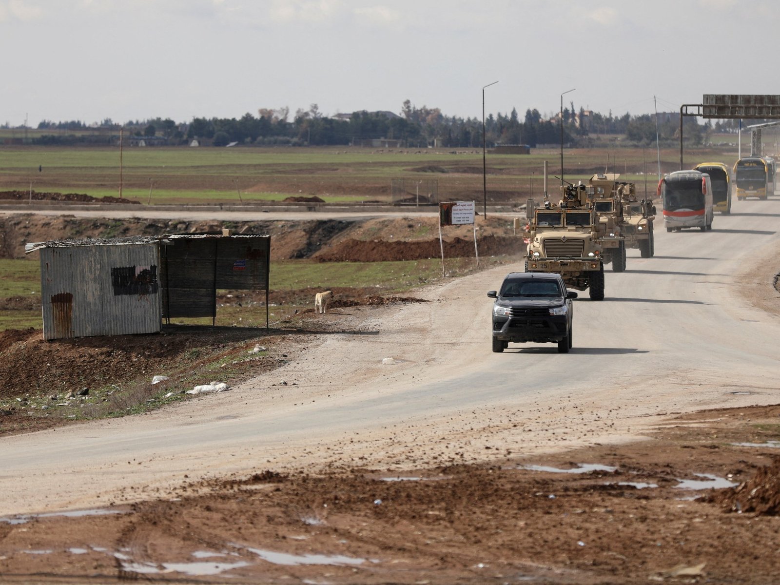 सीरिया सीरिया युद्ध बातम्यांमध्ये ISIL च्या डझनभर लक्ष्यांवर अमेरिकन सैन्याने प्रत्युत्तरात्मक हल्ले सुरू केले आहेत