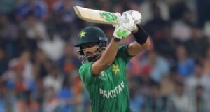 डाव संपवणारा बाबर सर्वोत्तम माणूस नाही: पाकिस्तानचे प्रशिक्षक हेसन यांनी फलंदाजीतील बदल स्पष्ट केले