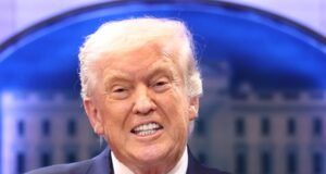 यूएस सुप्रीम कोर्टाच्या निर्णयाला टॅरिफ मागे घेण्यासाठी काही वर्षे लागू शकतात, तज्ञांनी व्यापार युद्धाच्या बातम्यांचा इशारा दिला