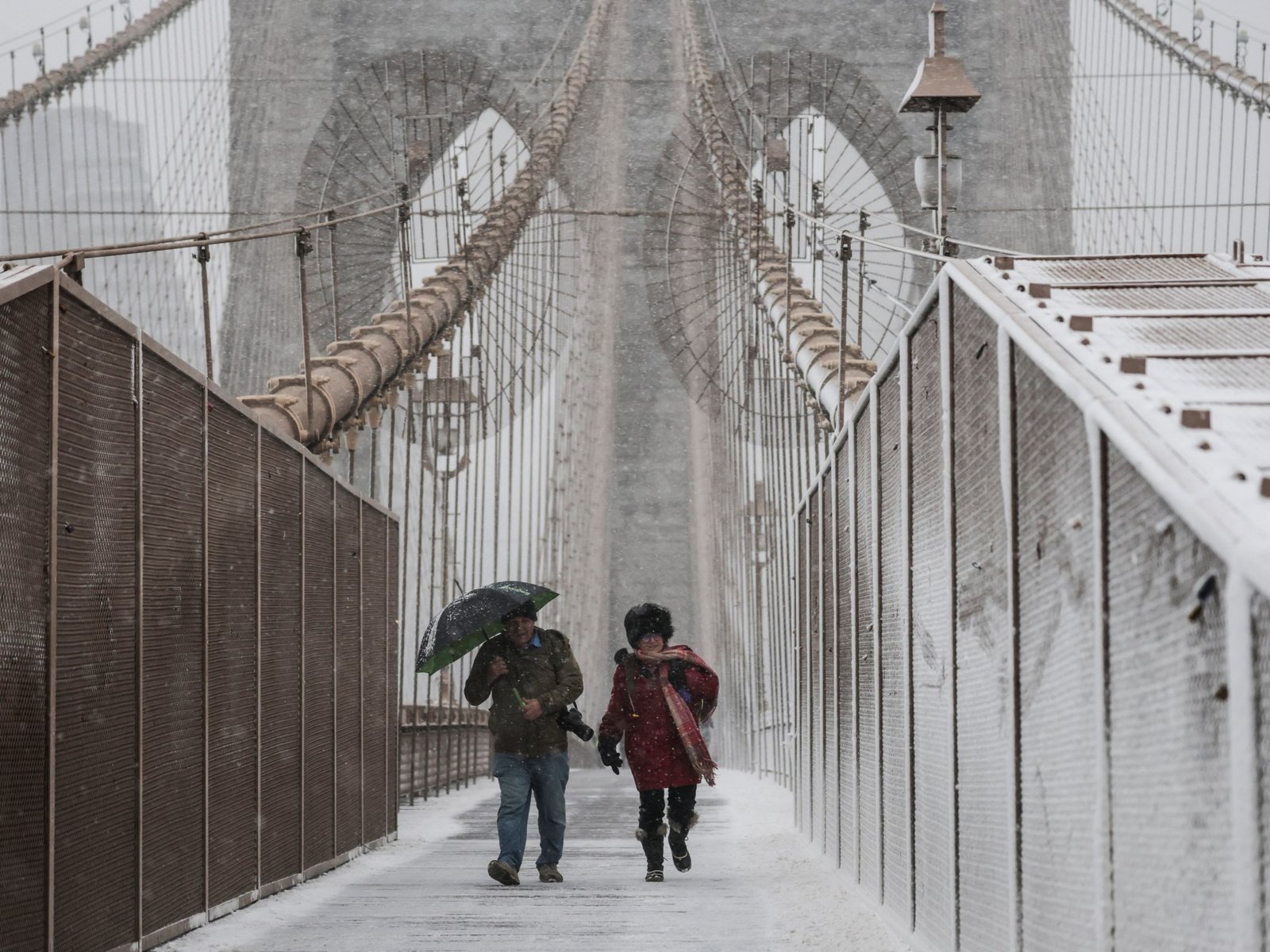 न्यू यॉर्कचे महापौर जोहरान ममदानी यांनी हिमवादळ हवामानाच्या बातम्यांमुळे शहरव्यापी बंद करण्याचे आदेश दिले आहेत.