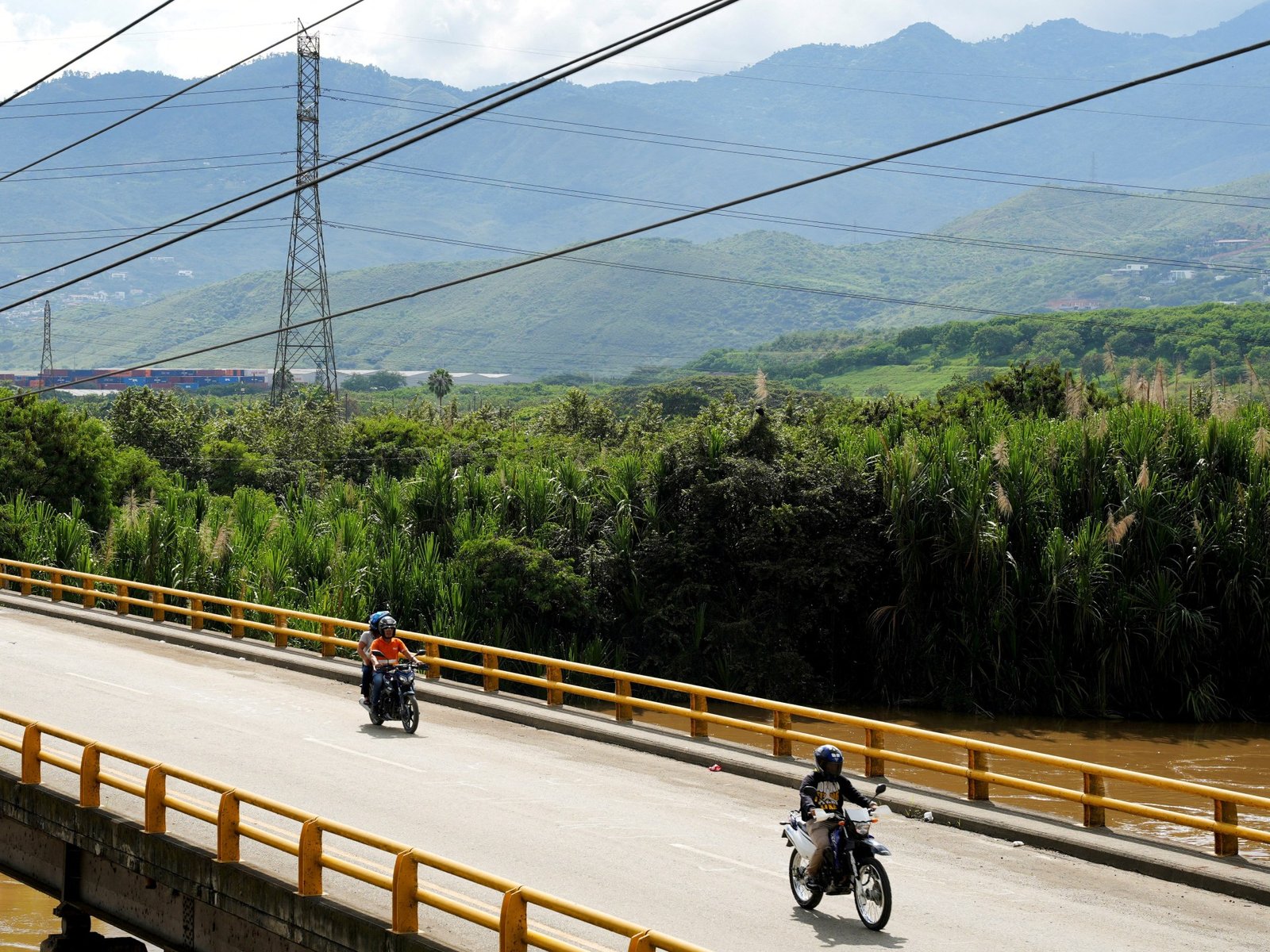 इक्वाडोरने कोलंबियन आयातीवरील शुल्क 1 मार्चपासून प्रभावी 50 टक्क्यांपर्यंत वाढवले आहे व्यापार युद्ध बातम्या