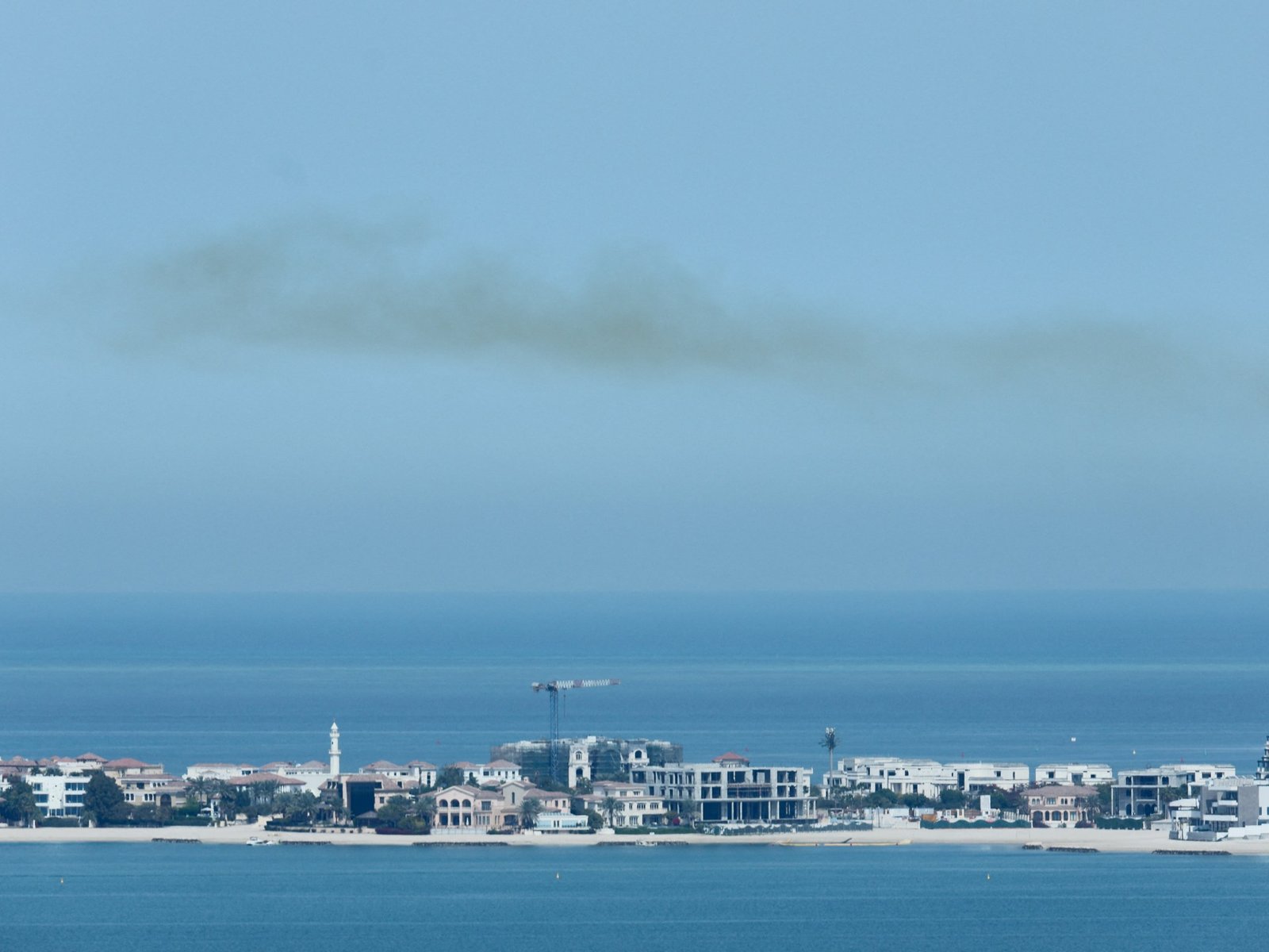 इस्रायल-इराण संघर्षात कतारच्या क्षेपणास्त्राच्या ढिगाऱ्यात आठ जण जखमी झाले आहेत