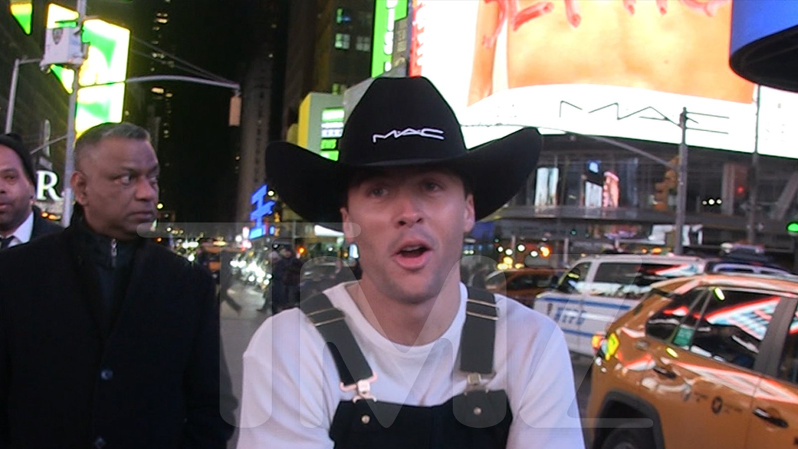 ‘ट्रेटर’ जिंकल्यानंतर रॉब रौशने नवीन GF बद्दल तपशील उघड करण्यास नकार दिला