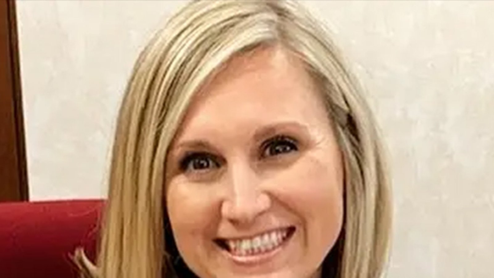 माजी महापौरांनी मुलाला नुकतेच लैंगिक संबंध ठेवलेल्या किशोरवयीन मुलाशी लढण्यास सांगितले, पीडितेने साक्ष दिली