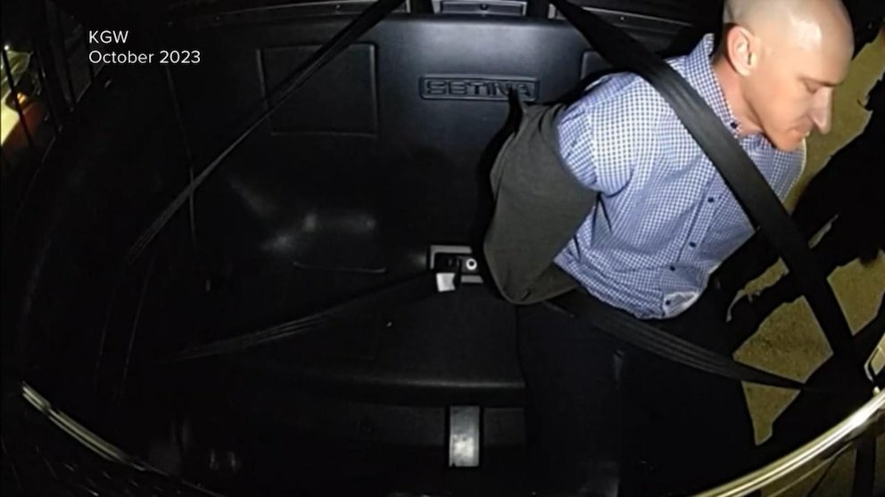 व्हिडिओ नवीन ऑडिओ 2023 मध्ये भयानक मध्य-एअर भीतीच्या कॉकपिटमधील अनागोंदी प्रकट करतो