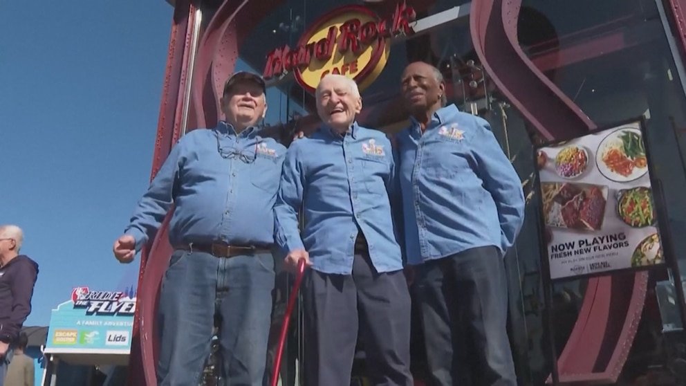 पहा: सुपर बाउल 60 साठी उत्साह निर्माण होतो