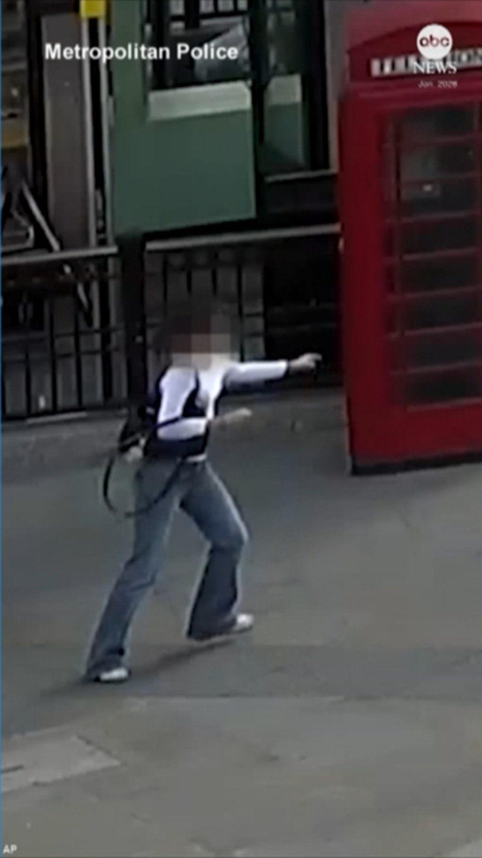 पहा: लंडन पोलिसांनी फोन हॅकिंगच्या साथीचा सामना केला