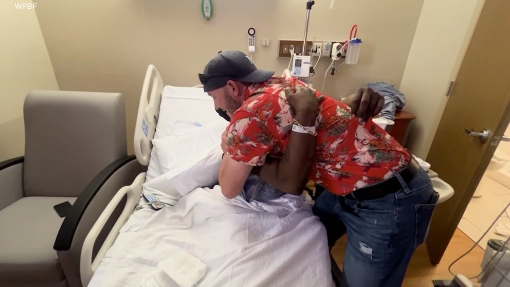 पहा: फ्लोरिडाच्या माणसाने आई, 3 मुलांना कालव्यातून वाचवले, एका आठवड्यानंतर पुन्हा एकत्र आले