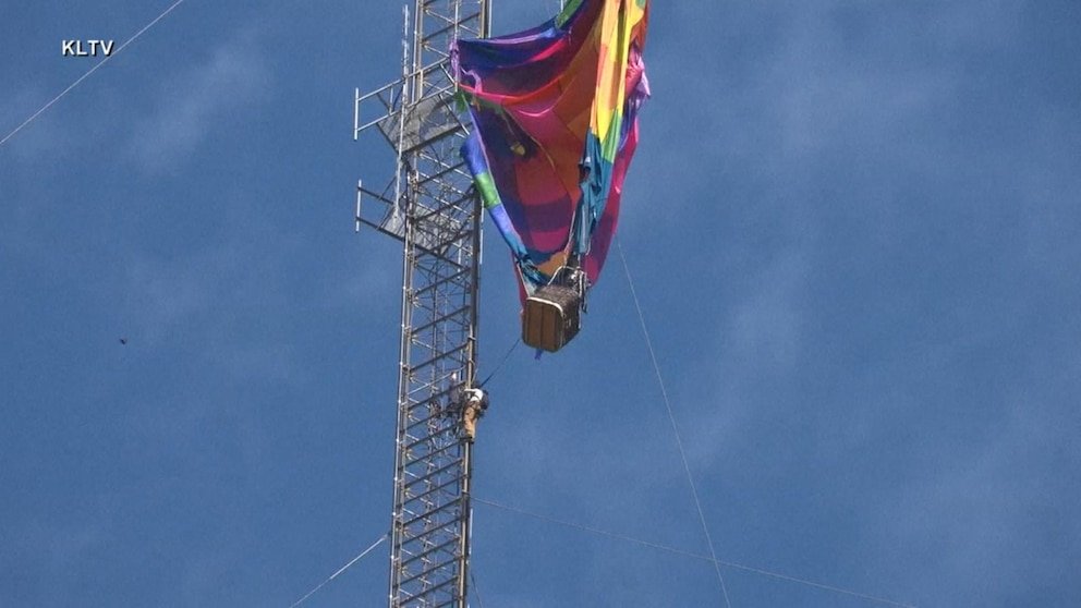 पहा: हॉट एअर बलून क्रॅश नंतर आपत्कालीन बचाव