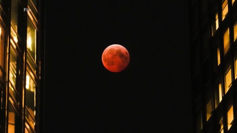 पहा: मार्चची पौर्णिमा संपूर्ण चंद्रग्रहण आणते