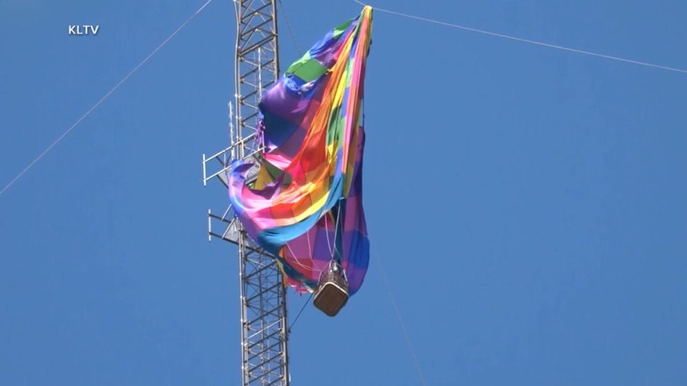 पहा: नाट्यमय हॉट एअर बलून बचावानंतर बचावकर्ते बोलतात